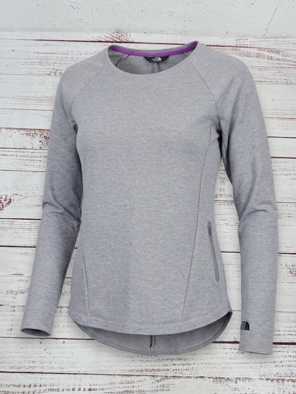 The North Face Women’s Large Gray Zipper Pocket Thumb Hole Pullover Shirt